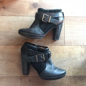 Clarks suede & leather buckle booties sz 6